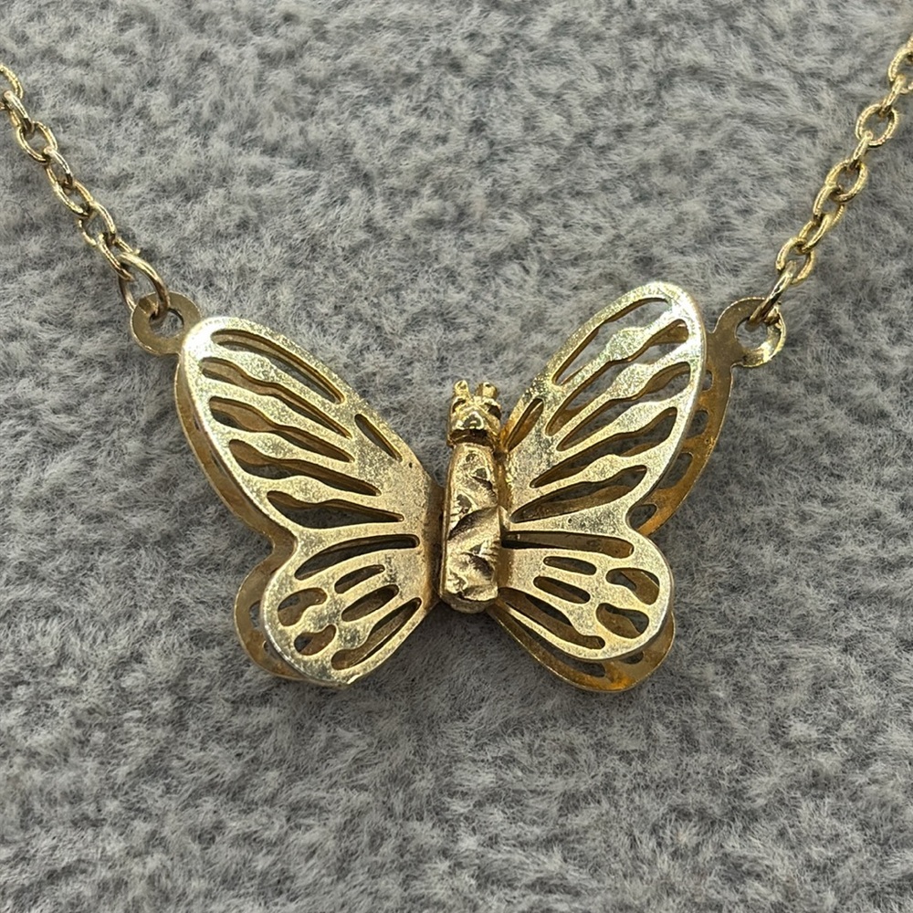 Vintage 80’s Gold Butterfly Pendant Necklace 15” - Picture 2 of 8